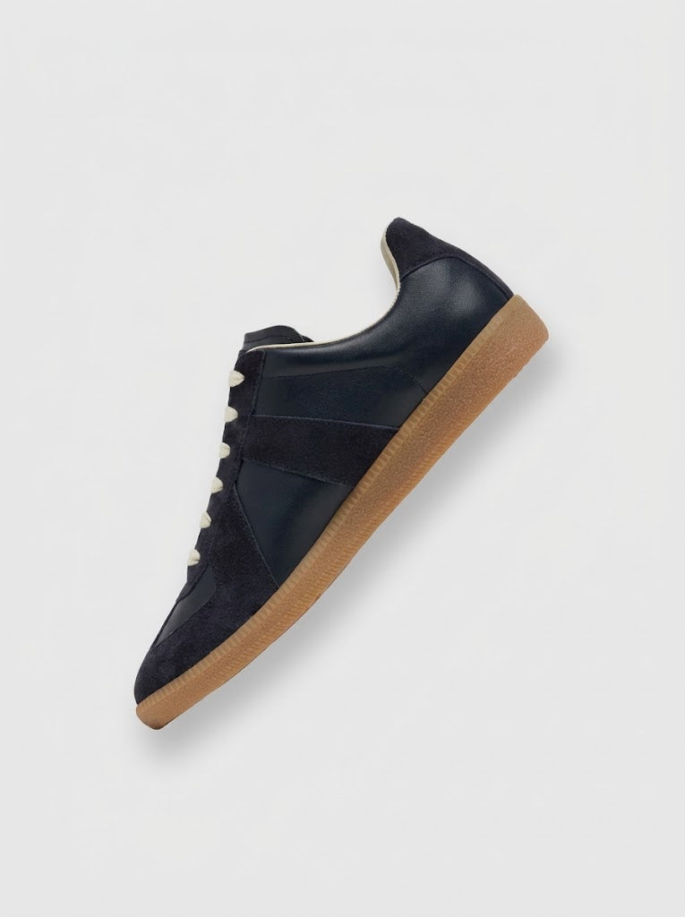 VOYAGE SNEAKER